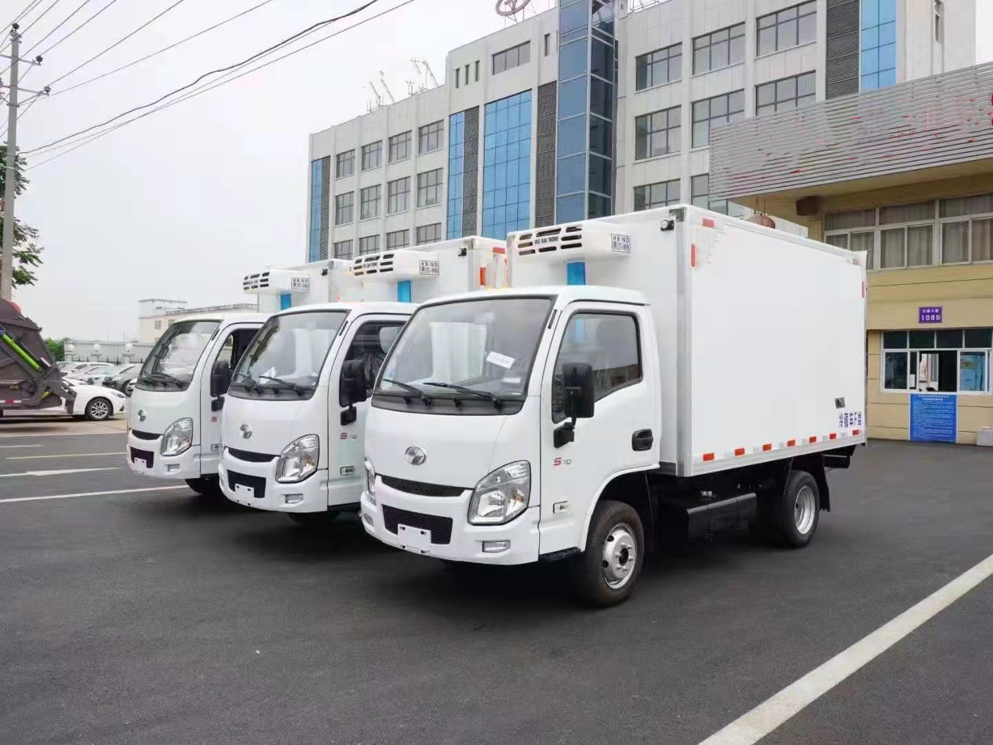 國六躍進3.2米汽油冷藏車